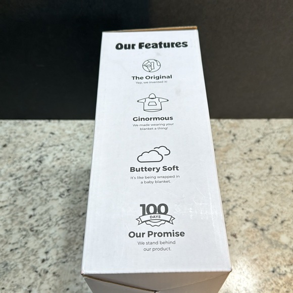 The Comfy Original Luxurious Sherpa-Lined Wearable Blanket. NWT. - Picture 3 of 7